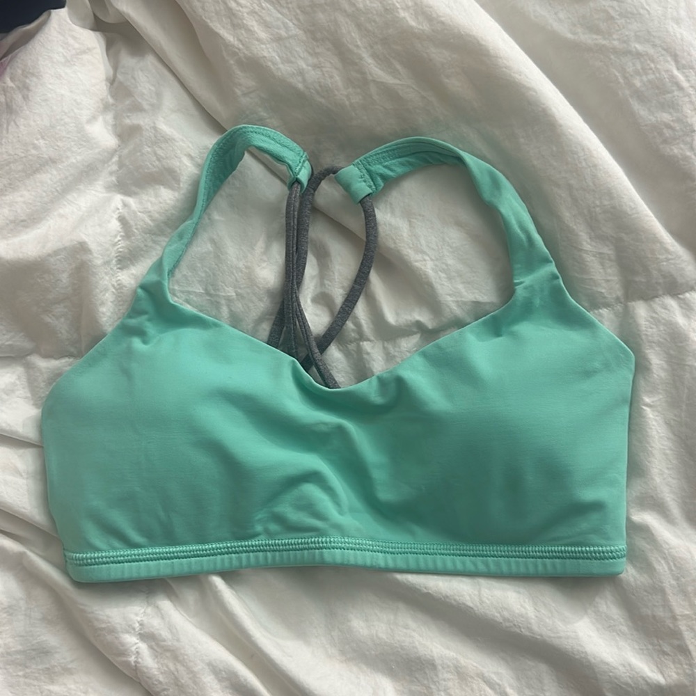 Lululemon sports bra size 4